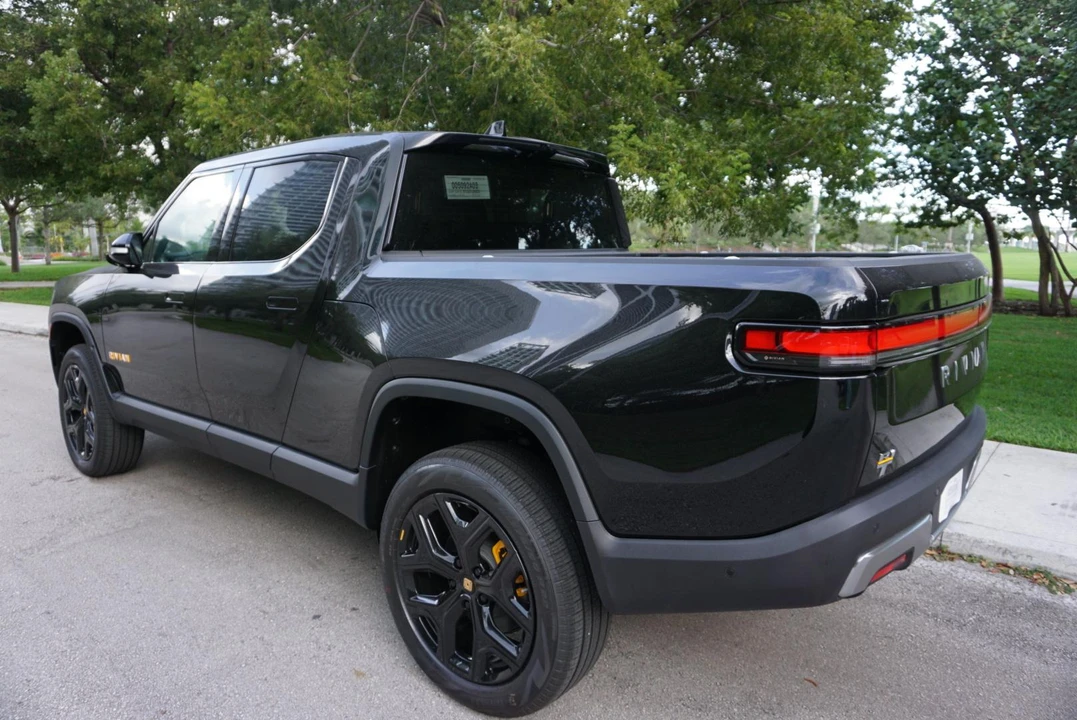 2022 Rivian R1T - Image 18 of 31
