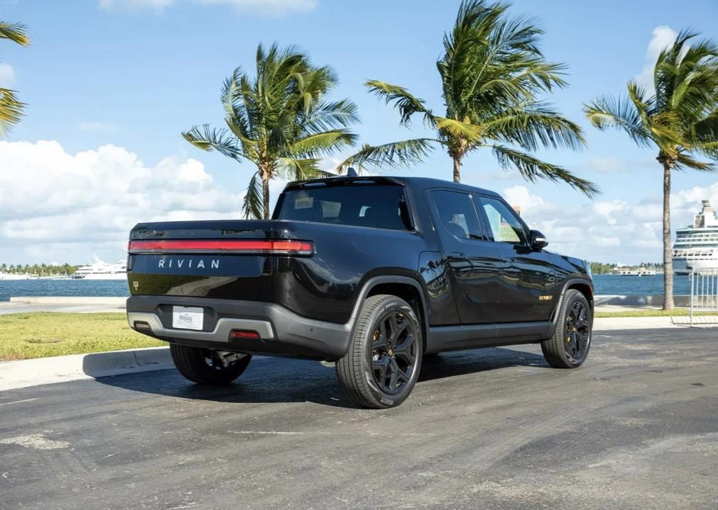 2022 Rivian R1T - Image 8 of 31