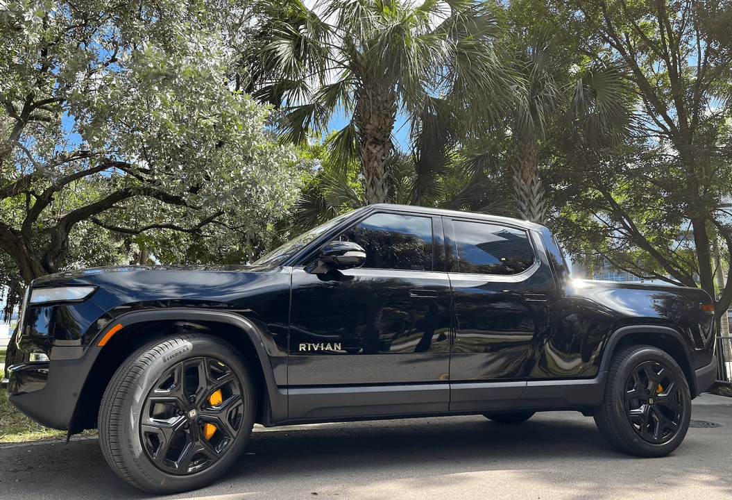 2022 Rivian R1T - Image 17 of 31