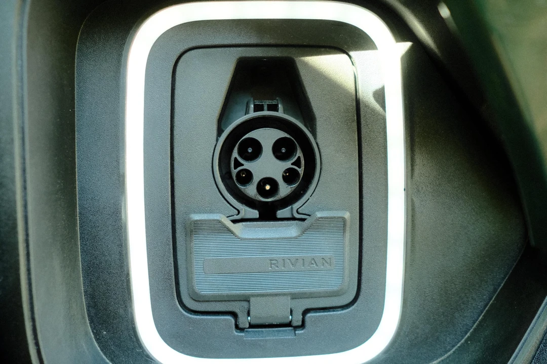2022 Rivian R1T - Image 18 of 31