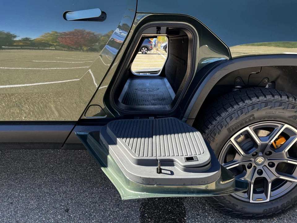 2022 Rivian R1T - Image 25 of 31