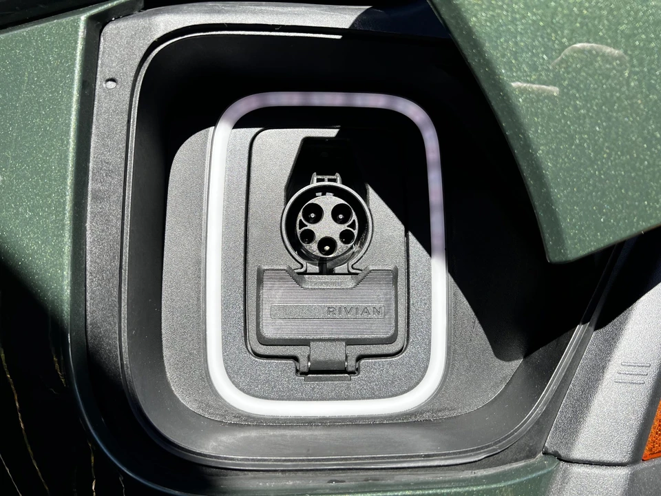 2022 Rivian R1T - Image 19 of 31