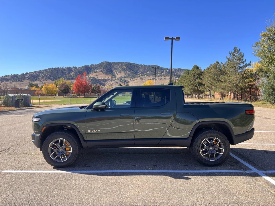 2022 Rivian R1T - Image 14 of 31
