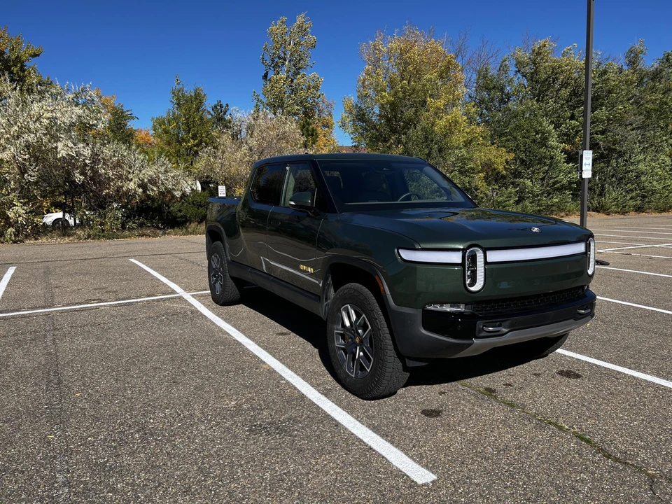 2022 Rivian R1T - Image 7 of 31