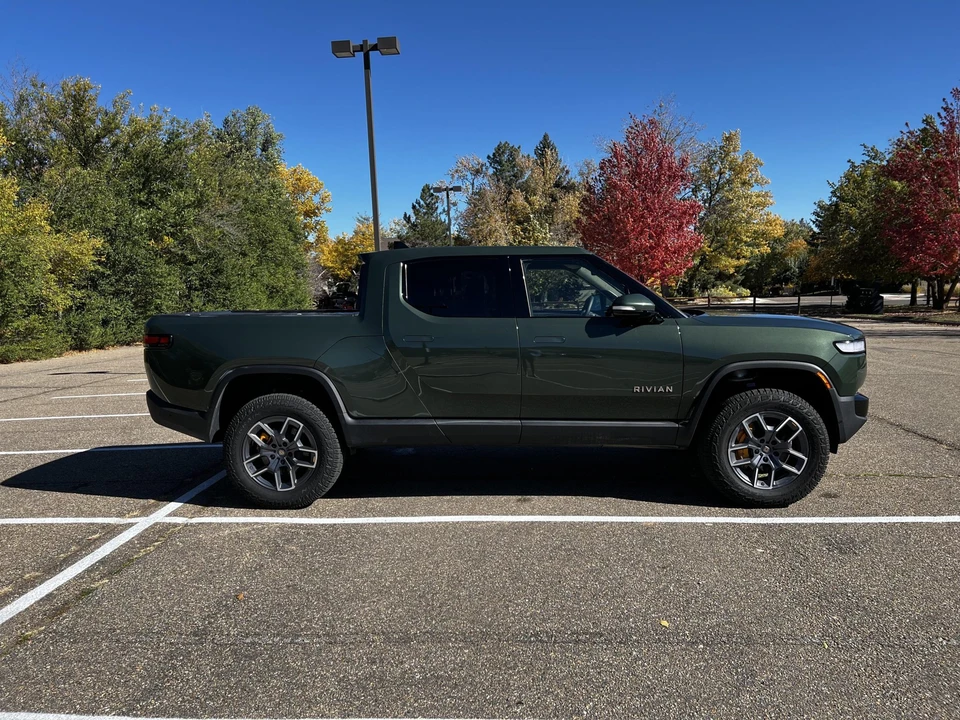 2022 Rivian R1T - Image 8 of 31