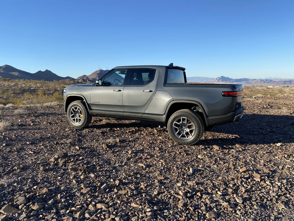 2022 Rivian R1T - Image 15 of 31