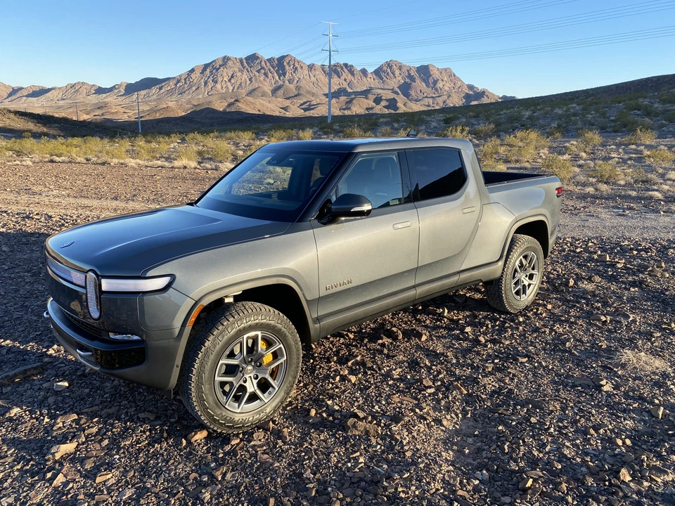 2022 Rivian R1T - Image 2 of 31