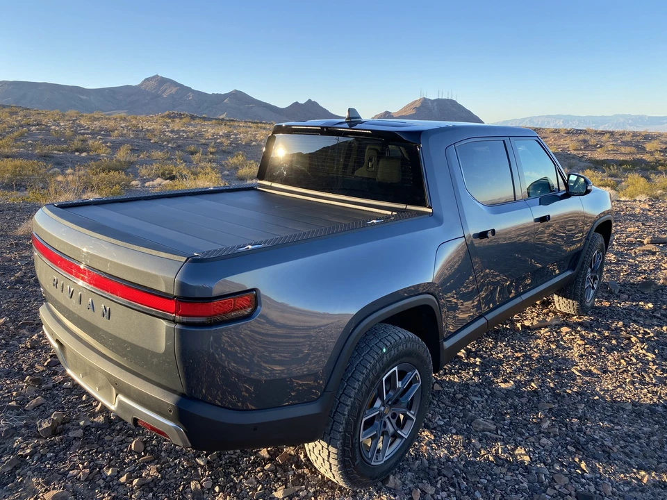 2022 Rivian R1T - Image 7 of 31