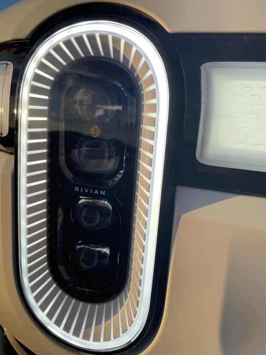 2022 Rivian R1T - Image 17 of 31