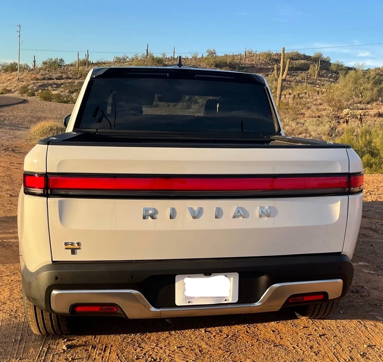 2022 Rivian R1T - Image 11 of 31