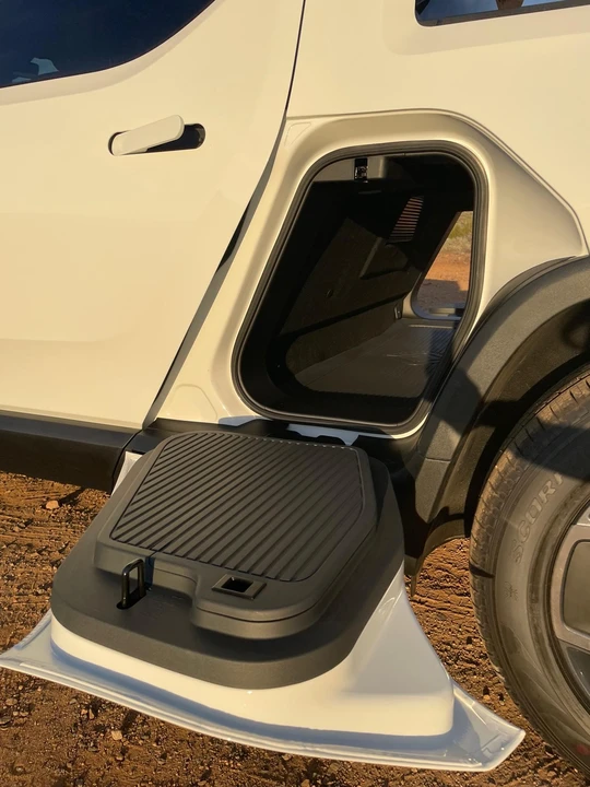 2022 Rivian R1T - Image 15 of 31