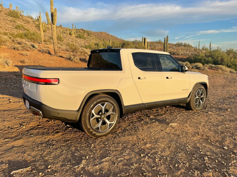2022 Rivian R1T - Image 9 of 31