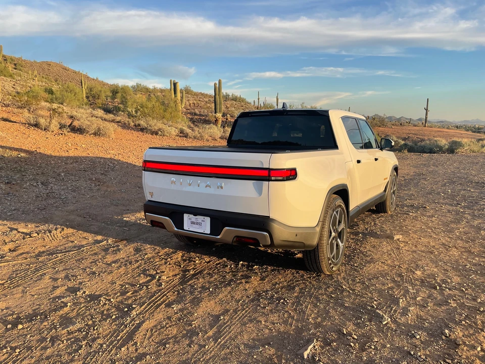 2022 Rivian R1T - Image 10 of 31