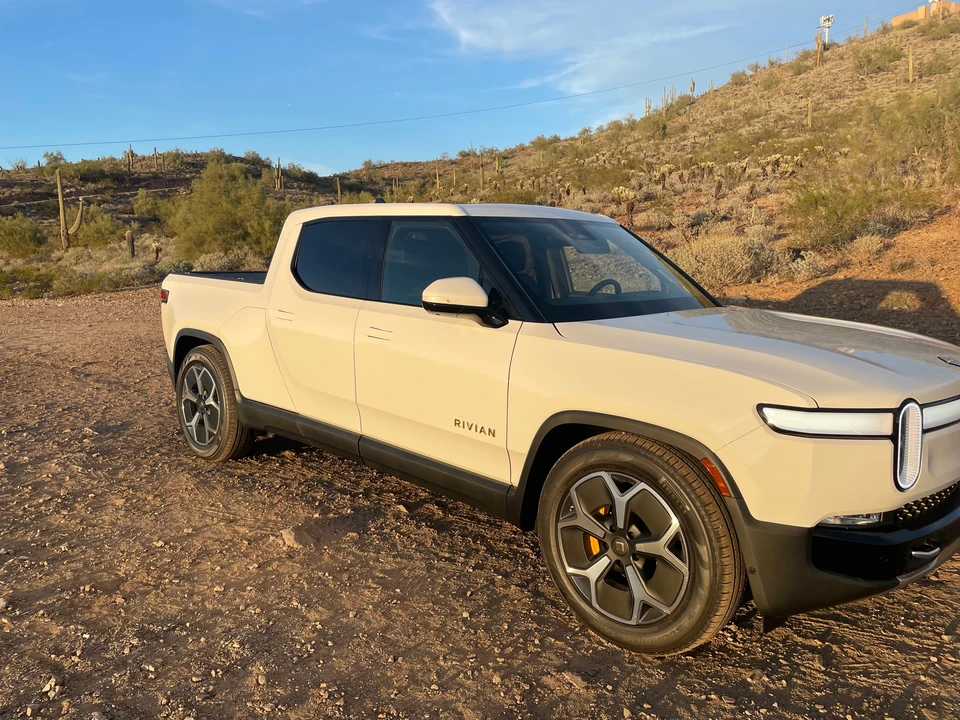 2022 Rivian R1T - Image 8 of 31