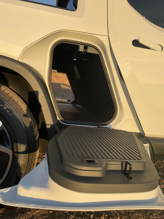2022 Rivian R1T - Image 14 of 31