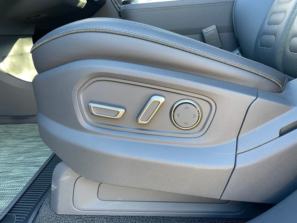 2022 Rivian R1T - Image 28 of 31