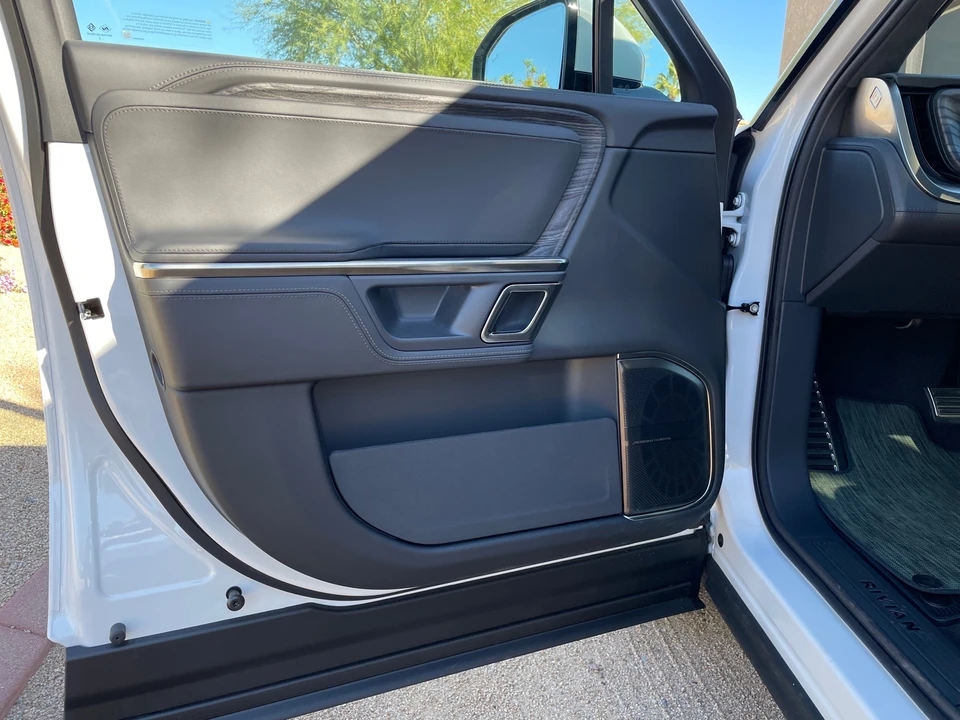 2022 Rivian R1T - Image 24 of 31