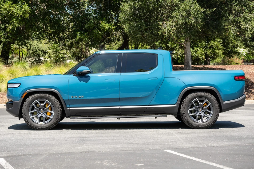 2022 Rivian R1T - Image 9 of 31
