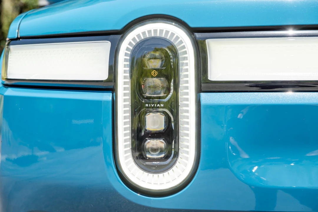 2022 Rivian R1T - Image 24 of 31