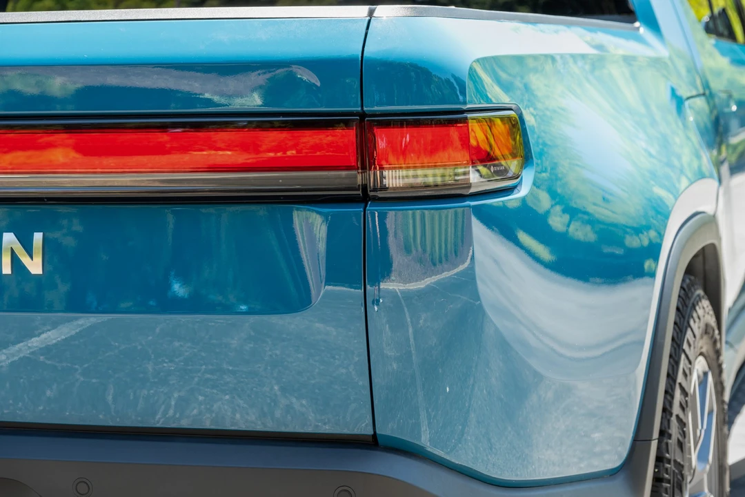 2022 Rivian R1T - Image 18 of 31