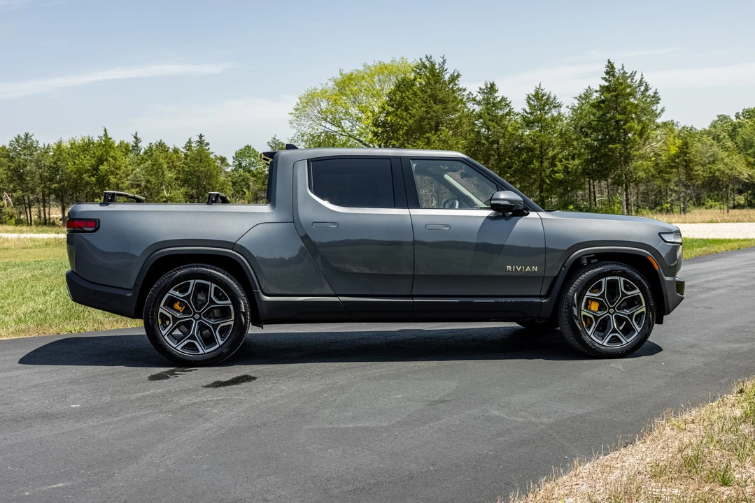2022 Rivian R1T - Image 8 of 31