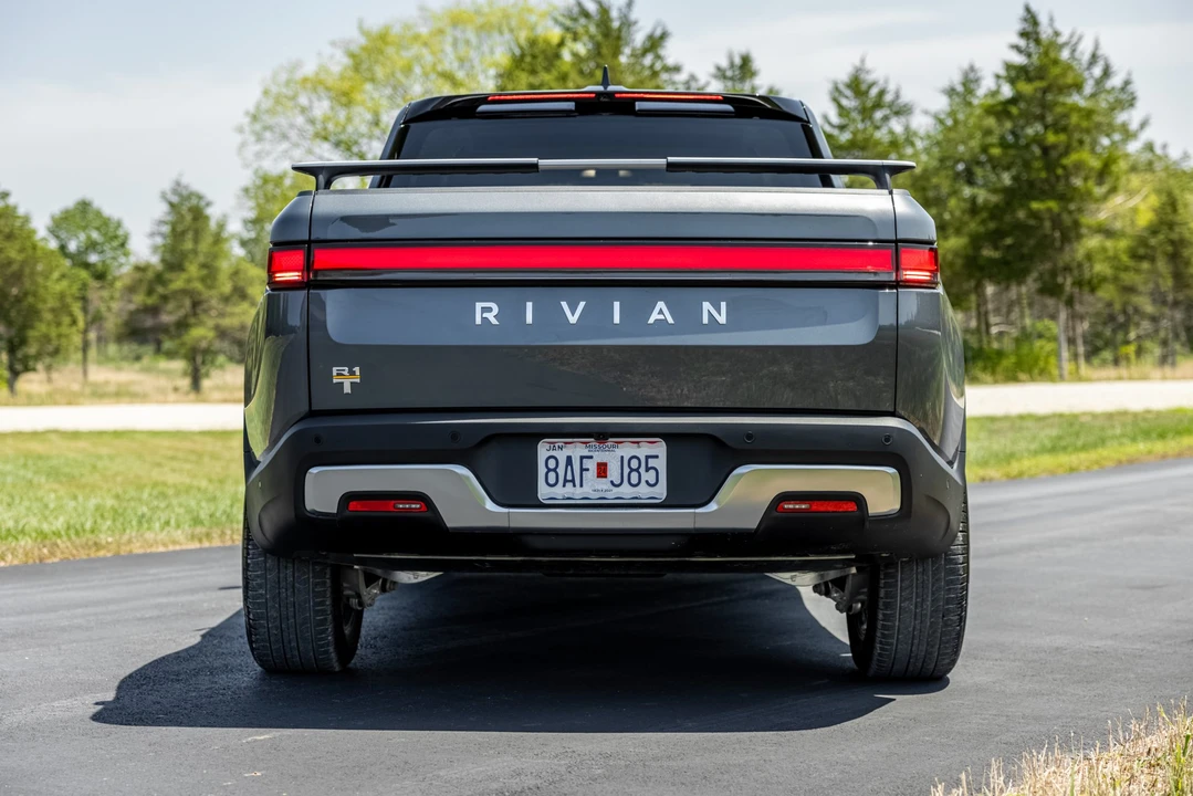 2022 Rivian R1T - Image 6 of 31