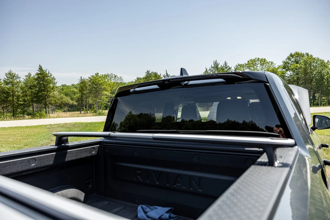 2022 Rivian R1T - Image 18 of 31