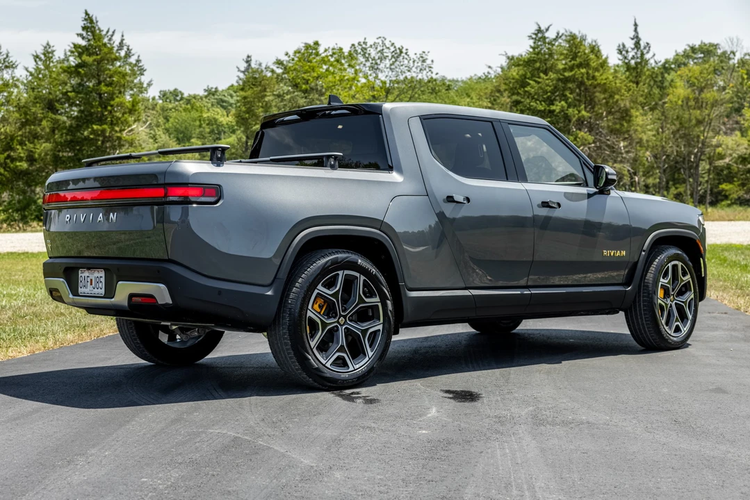 2022 Rivian R1T - Image 7 of 31