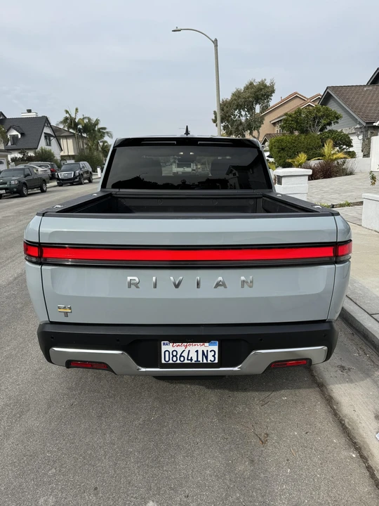 2022 Rivian R1T - Image 10 of 31