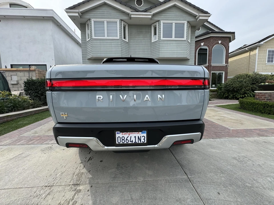 2022 Rivian R1T - Image 11 of 31