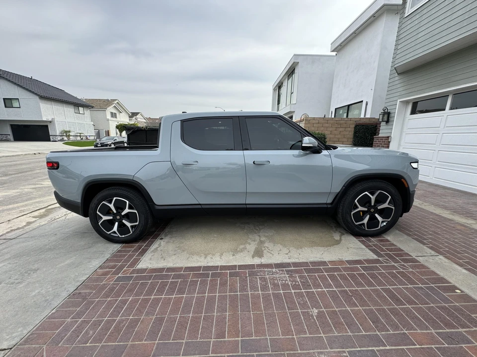 2022 Rivian R1T - Image 7 of 31