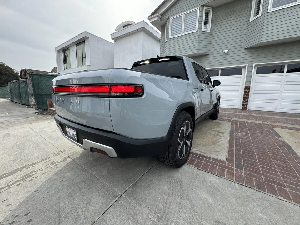 2022 Rivian R1T - Image 9 of 31