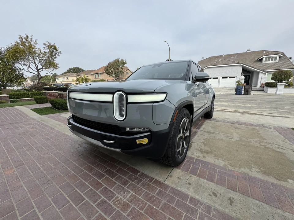 2022 Rivian R1T - Image 3 of 31
