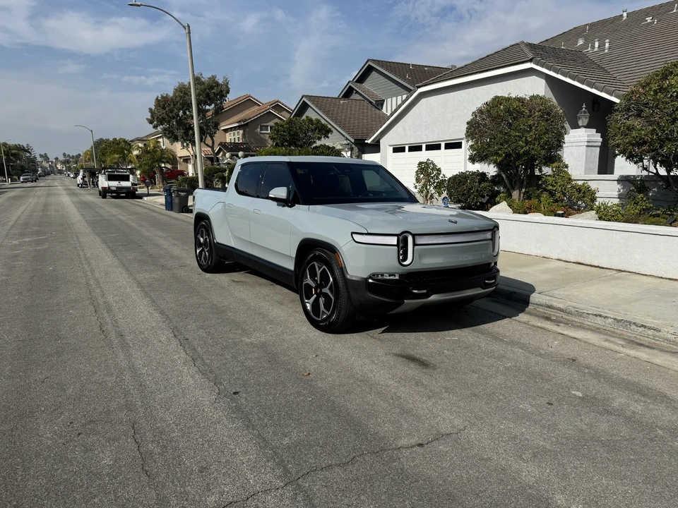 2022 Rivian R1T - Image 6 of 31