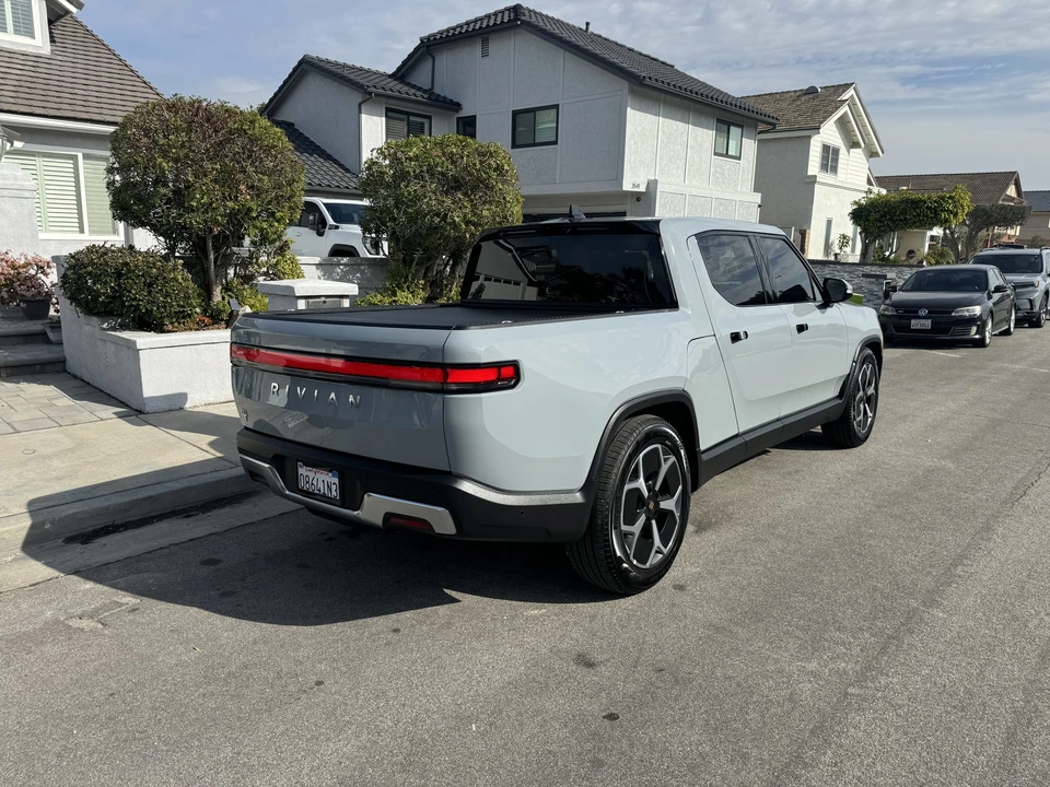 2022 Rivian R1T - Image 8 of 31