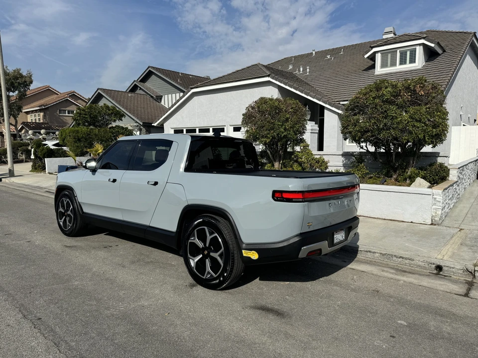2022 Rivian R1T - Image 13 of 31
