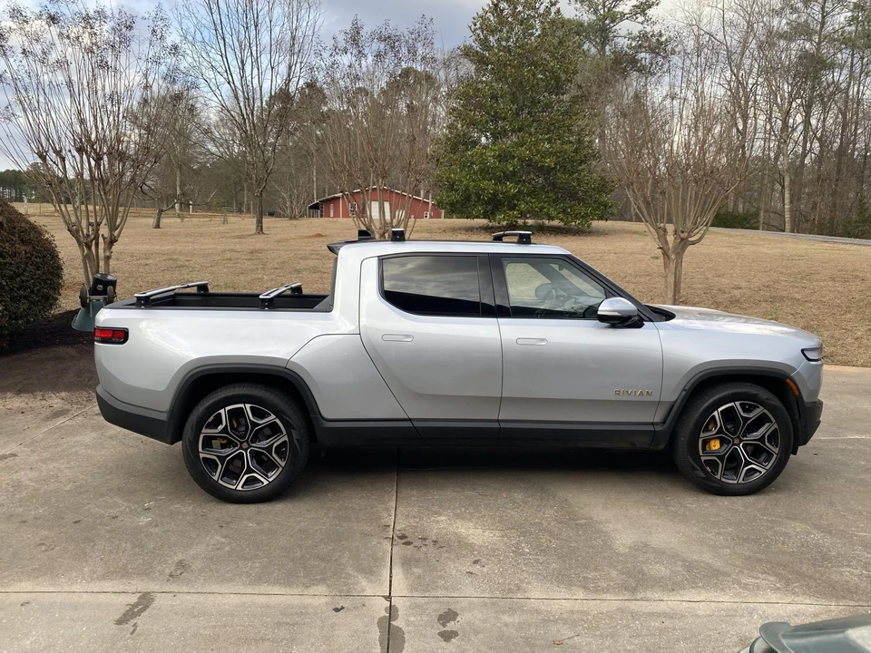 2022 Rivian R1T - Image 7 of 31