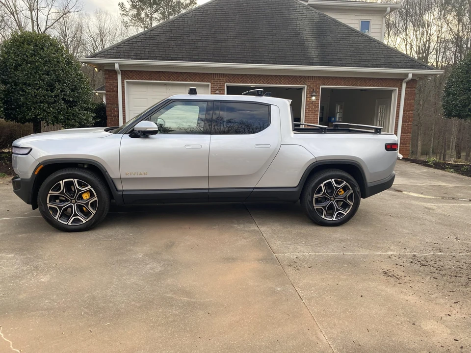 2022 Rivian R1T - Image 3 of 31
