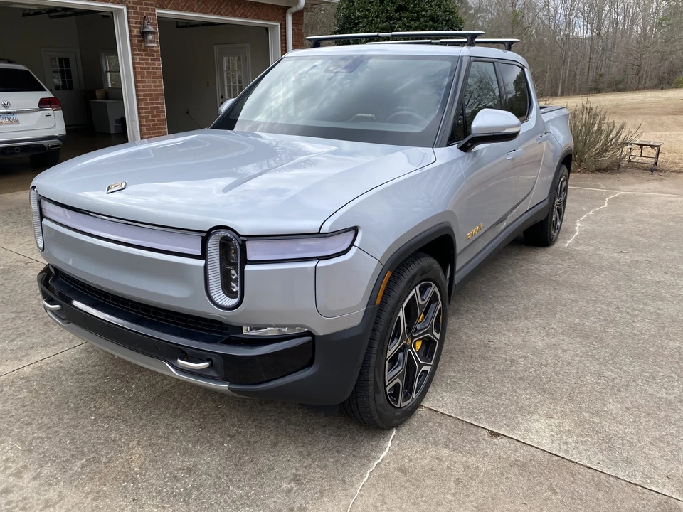 2022 Rivian R1T - Image 2 of 31