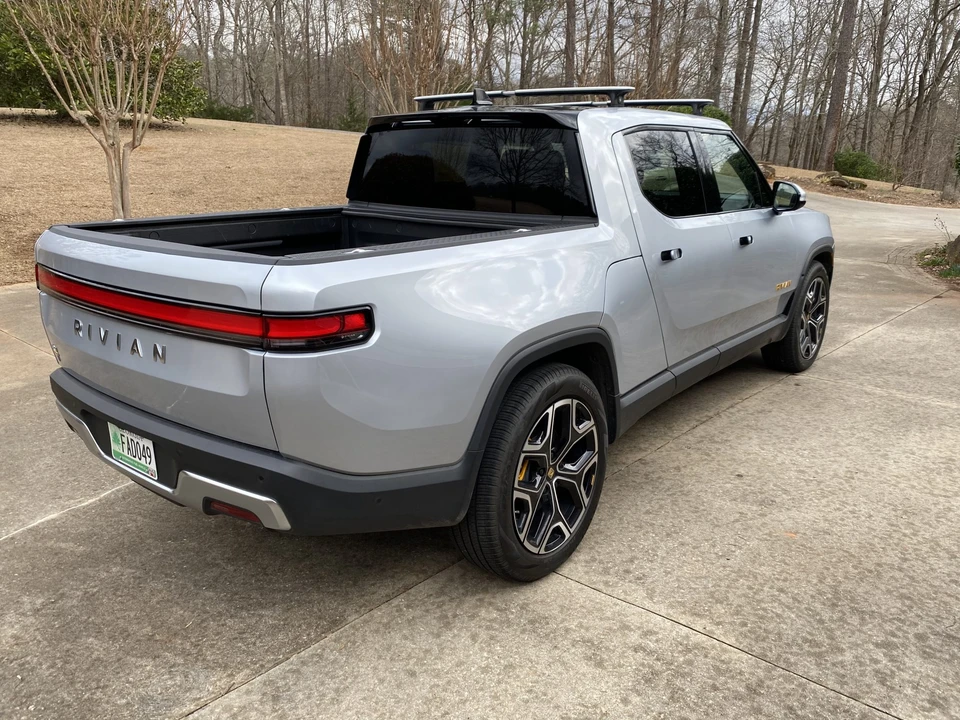 2022 Rivian R1T - Image 6 of 31