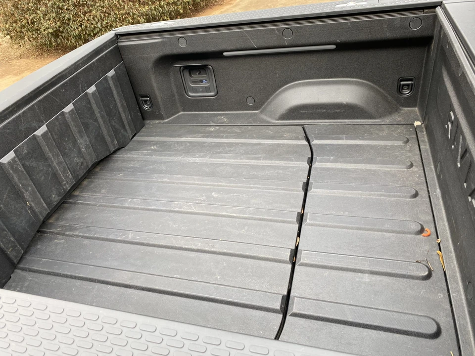 2022 Rivian R1T - Image 26 of 31