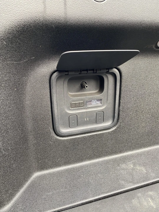 2022 Rivian R1T - Image 28 of 31