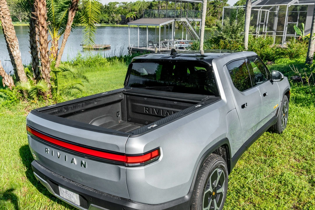 2022 Rivian R1T - Image 7 of 31