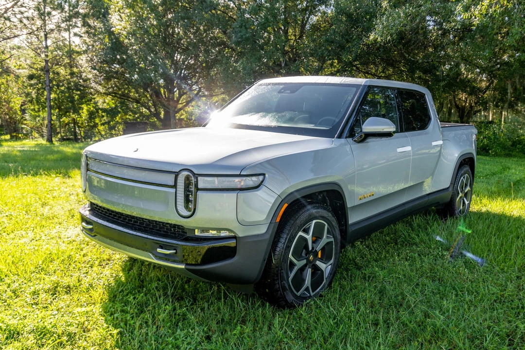 2022 Rivian R1T - Image 2 of 31