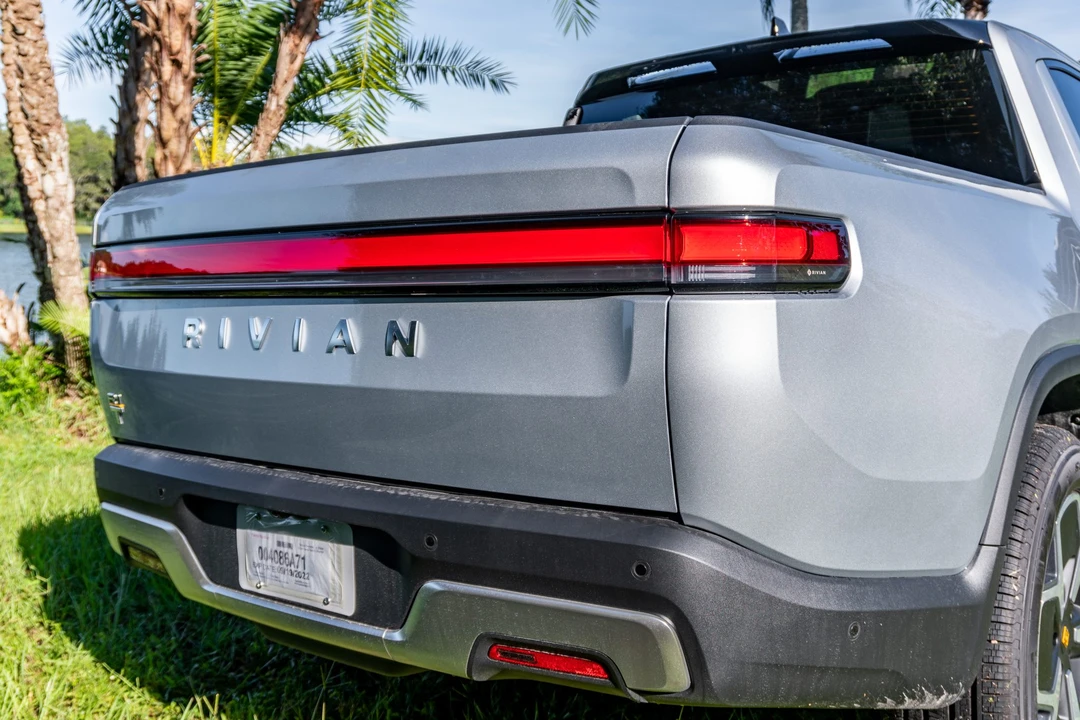 2022 Rivian R1T - Image 17 of 31