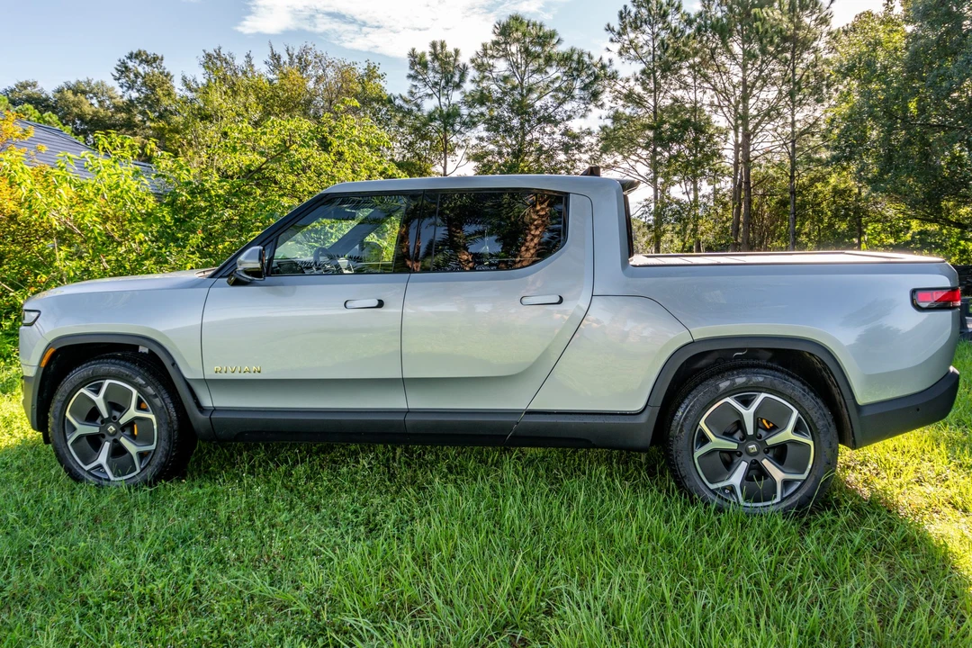 2022 Rivian R1T - Image 10 of 31