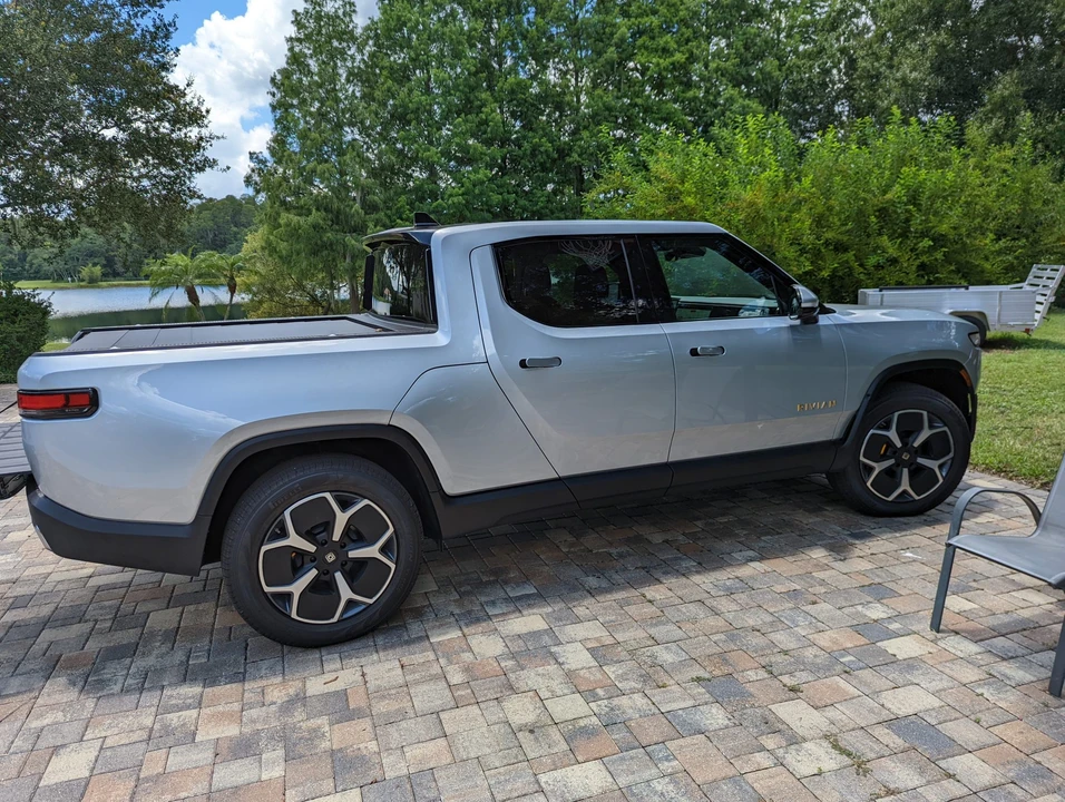 2022 Rivian R1T - Image 13 of 31