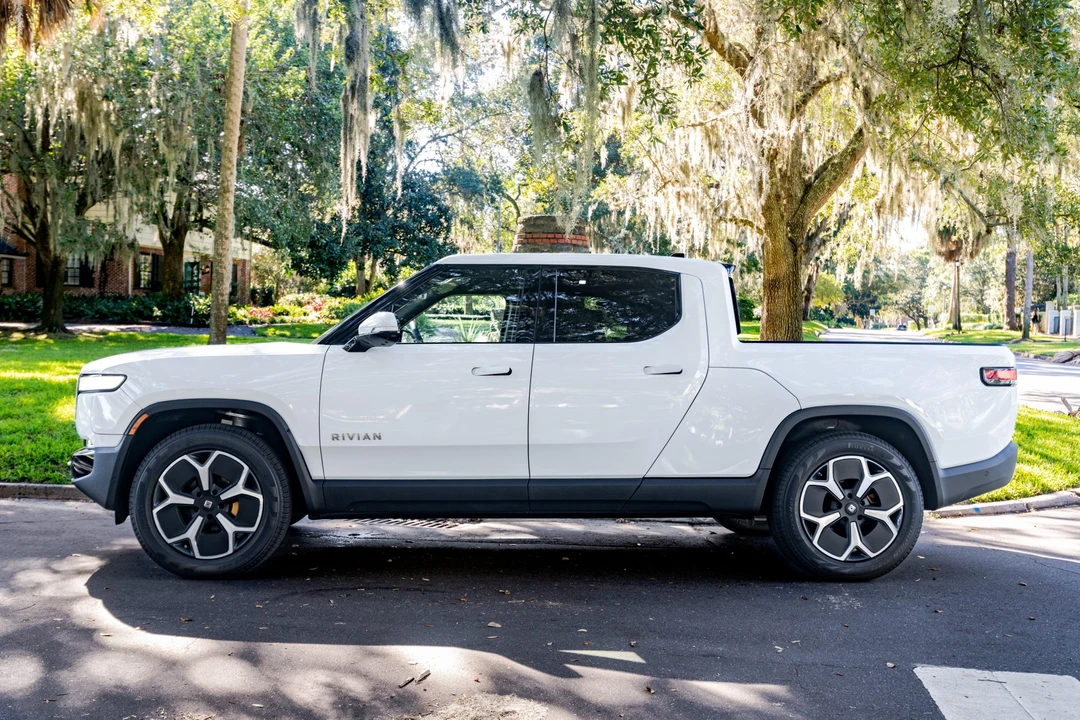 2022 Rivian R1T - Image 9 of 31