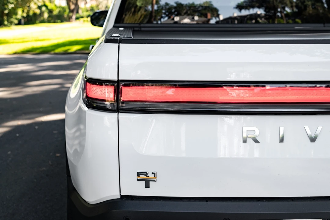 2022 Rivian R1T - Image 25 of 31