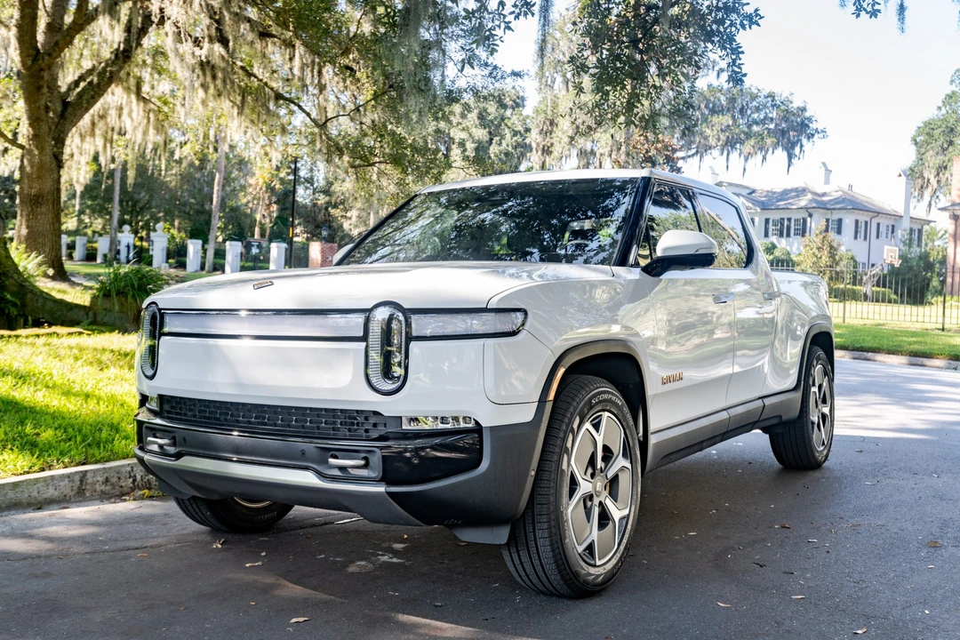2022 Rivian R1T - Image 2 of 31